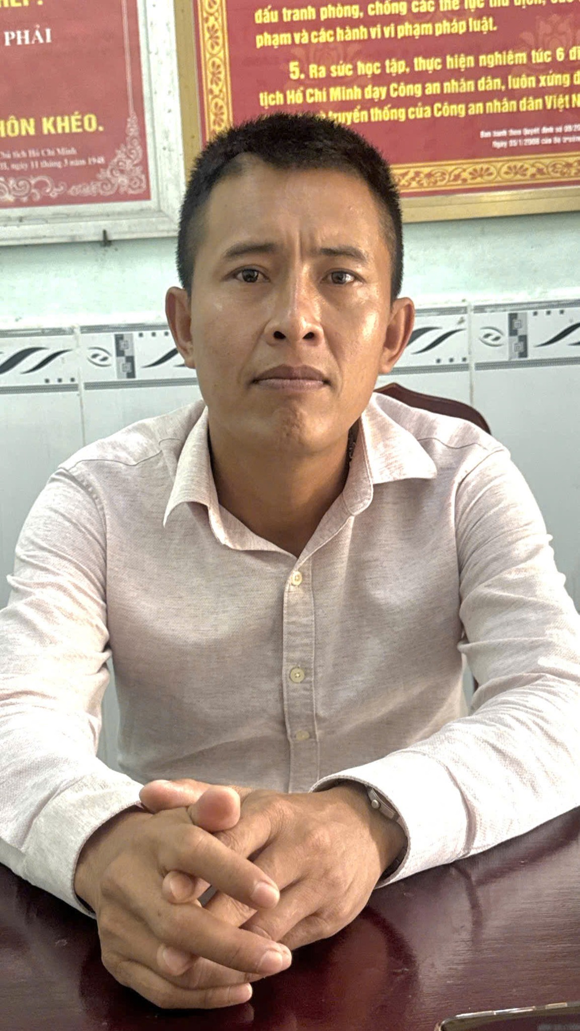 Các đối tượng tại cơ quan công an (Ảnh: Công an Đắk Lắk).