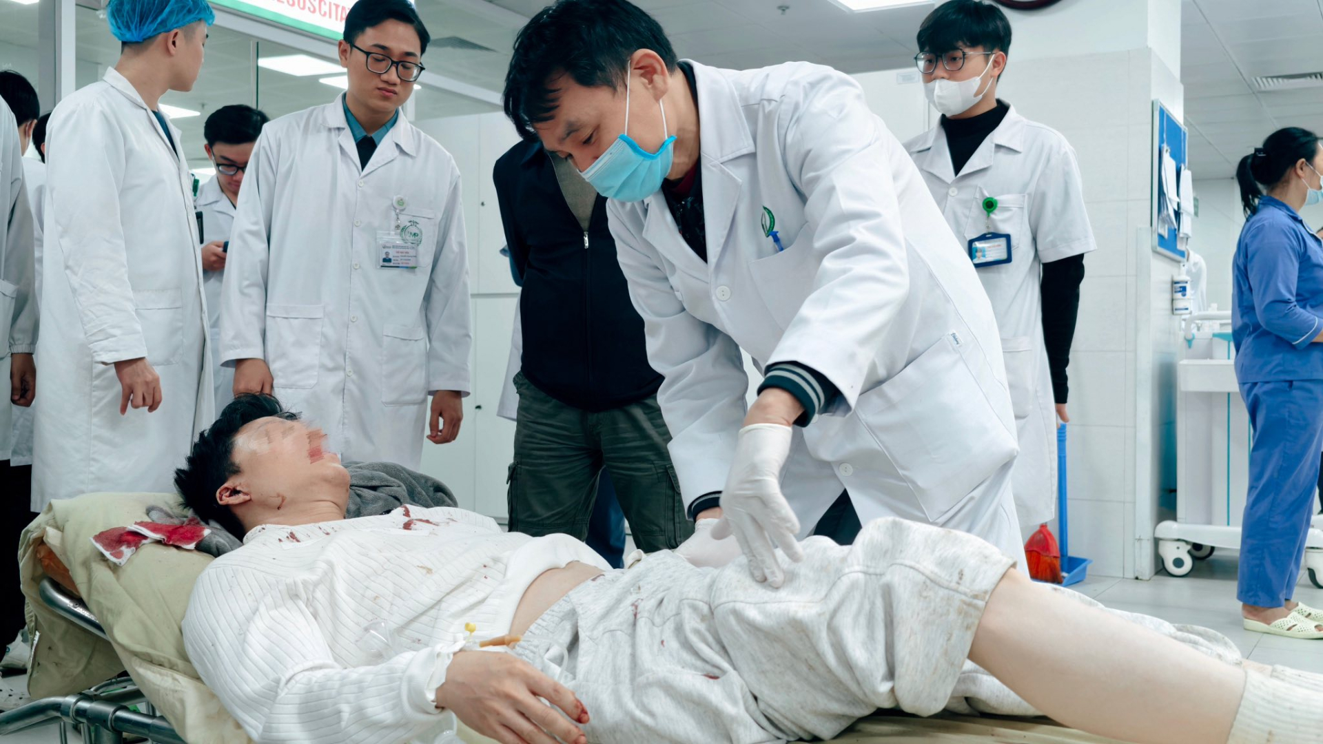 A Quân được điều trị tại bệnh viện - Ảnh: Bệnh viện Việt Đức