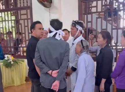 Nam MC chia sẻ sự mất mát với gia đình cố nghệ sĩ Thương Tín.