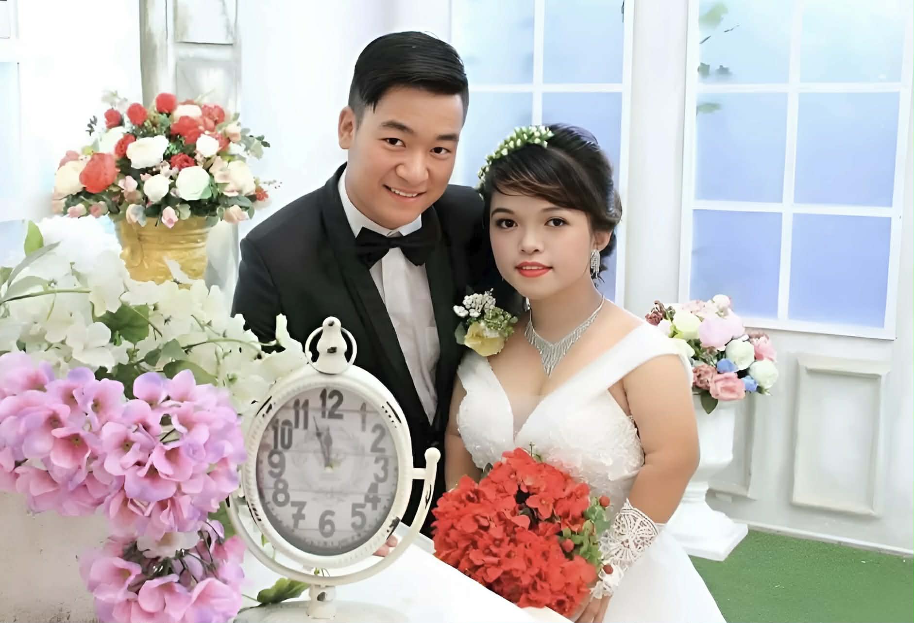 Sau thời gian 4-5 tháng hẹn hò, căp đôi chính thức về chung một nhà. 