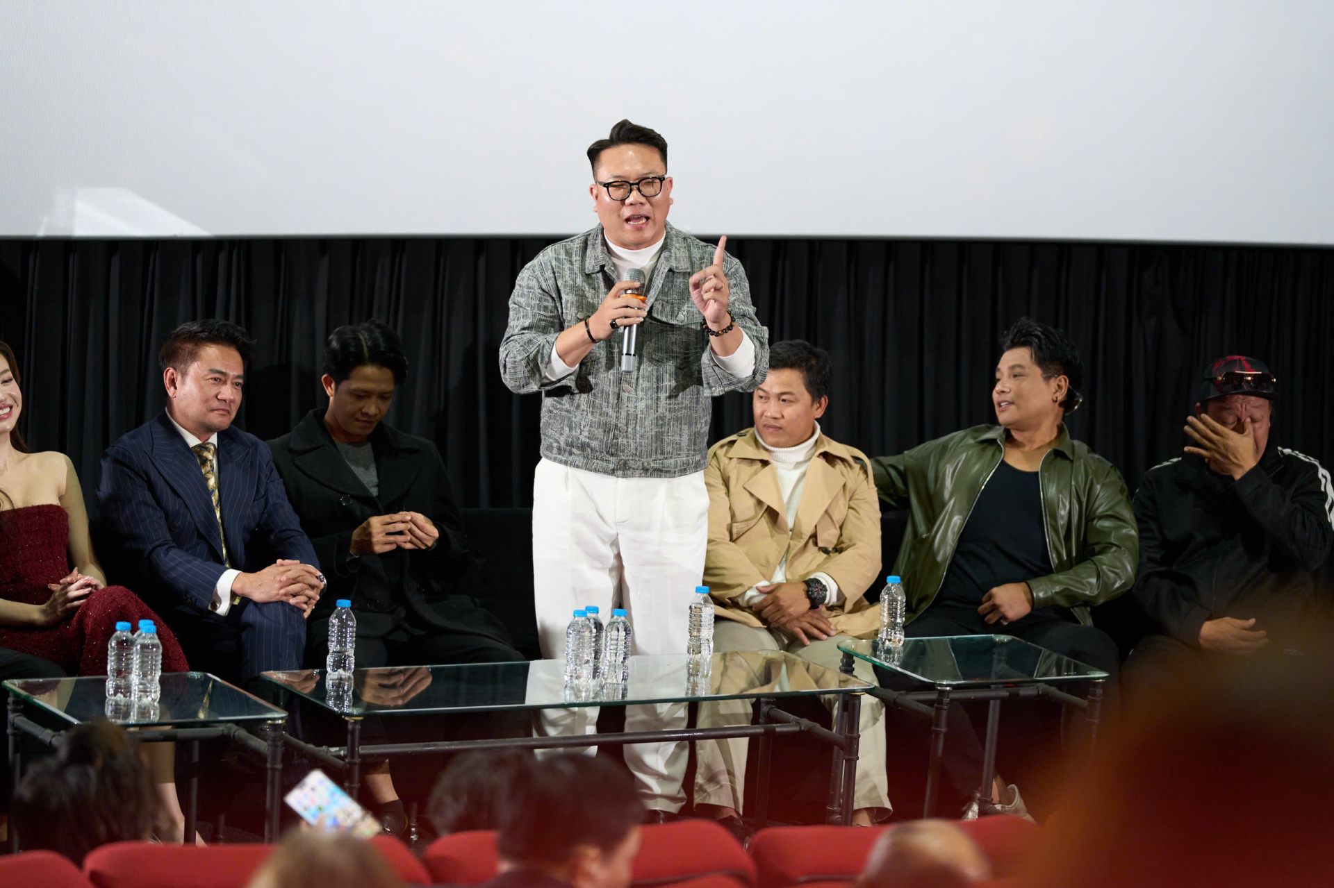 Đạo diễn Trần Hòa Bình.