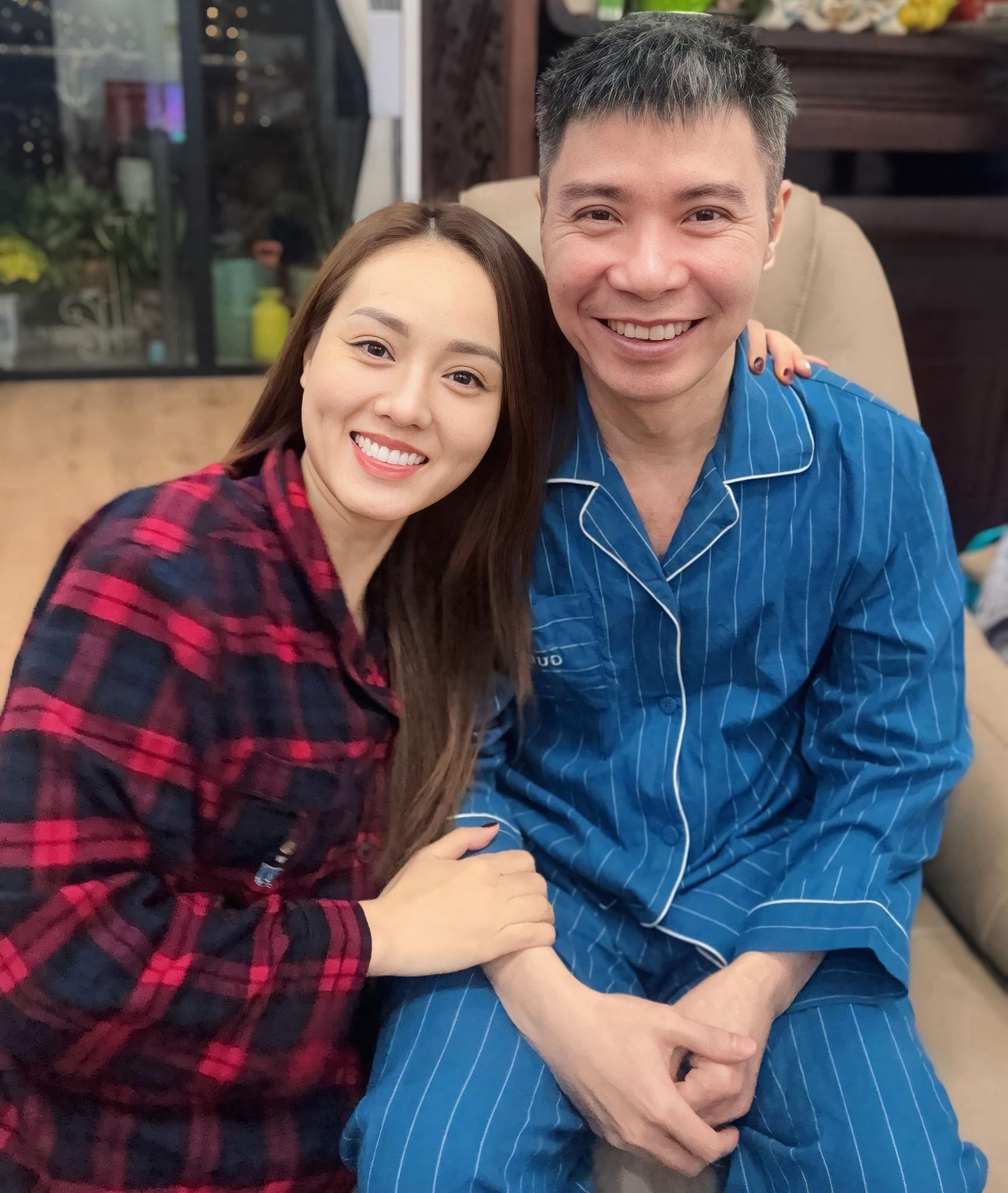 Chị Ngọc Hà - vợ NSND Công Lý và chồng.