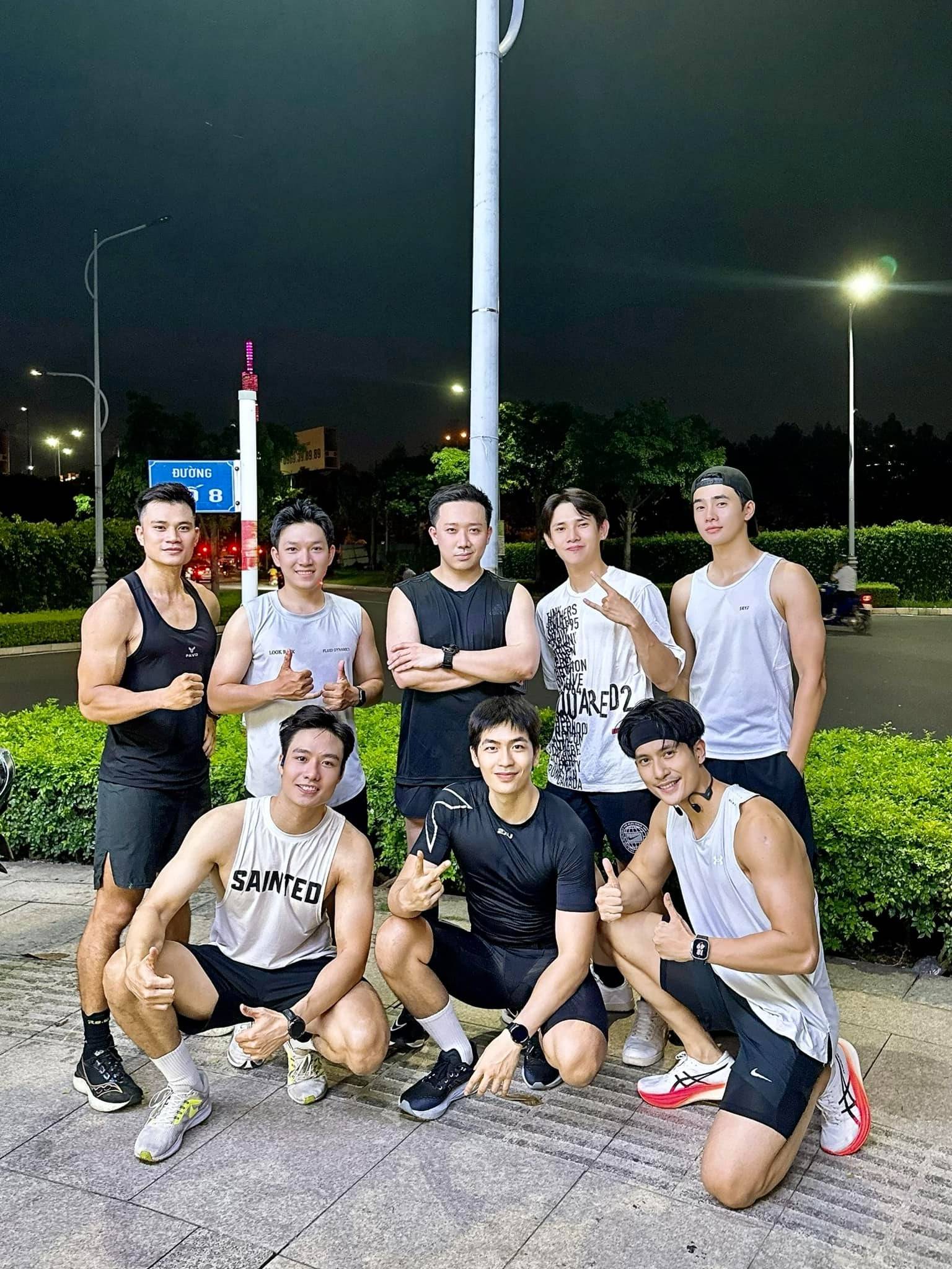 Lâm Bảo Châu và Trấn Thành chơi thân trong một nhóm chạy.