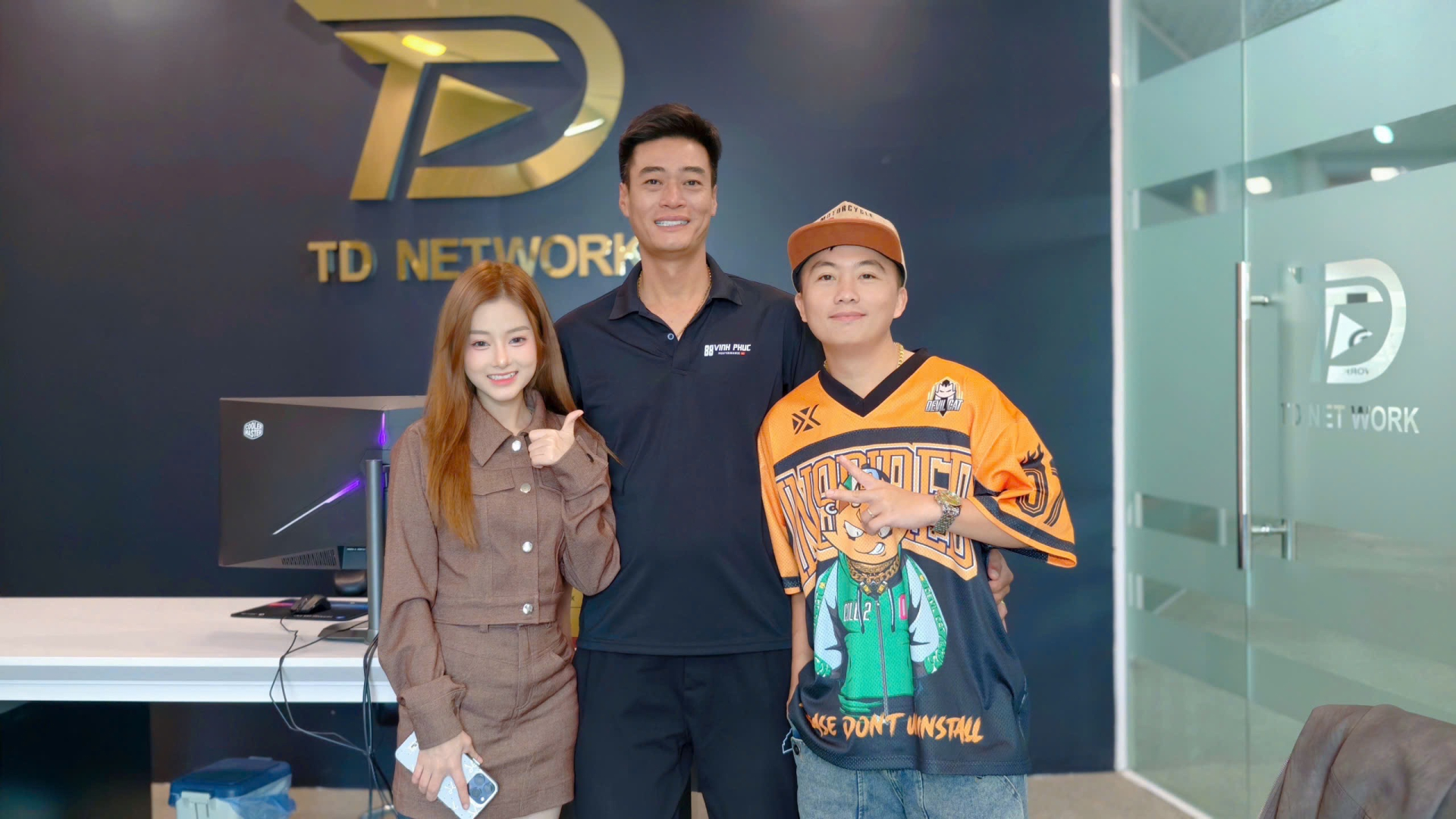 Anh Nguyễn Văn Dũng (ở giữa).