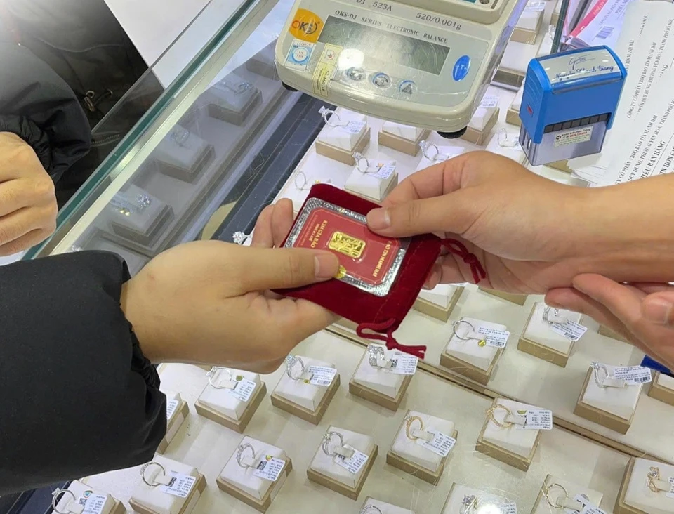   Vàng Tiểu Kim Cát 24K 0,1 chỉ đang được Bảo Tín Mạnh Hải đang được bán với giá 1,628 triệu đồng/ sản phẩm.  