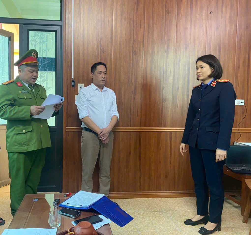 Cơ quan điều tra thi hành các Quyết định tố tụng - Ảnh: Công an Hưng Yên