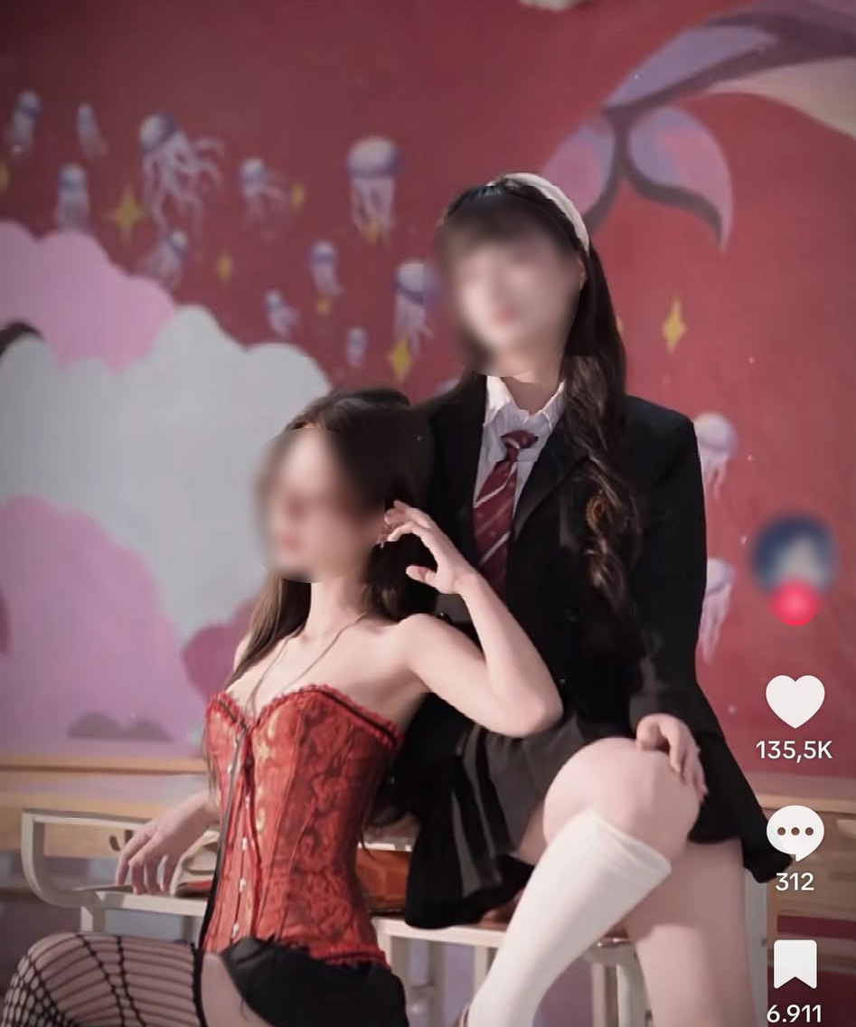 Hình ảnh đang gây xôn xao mạng xã hội. 