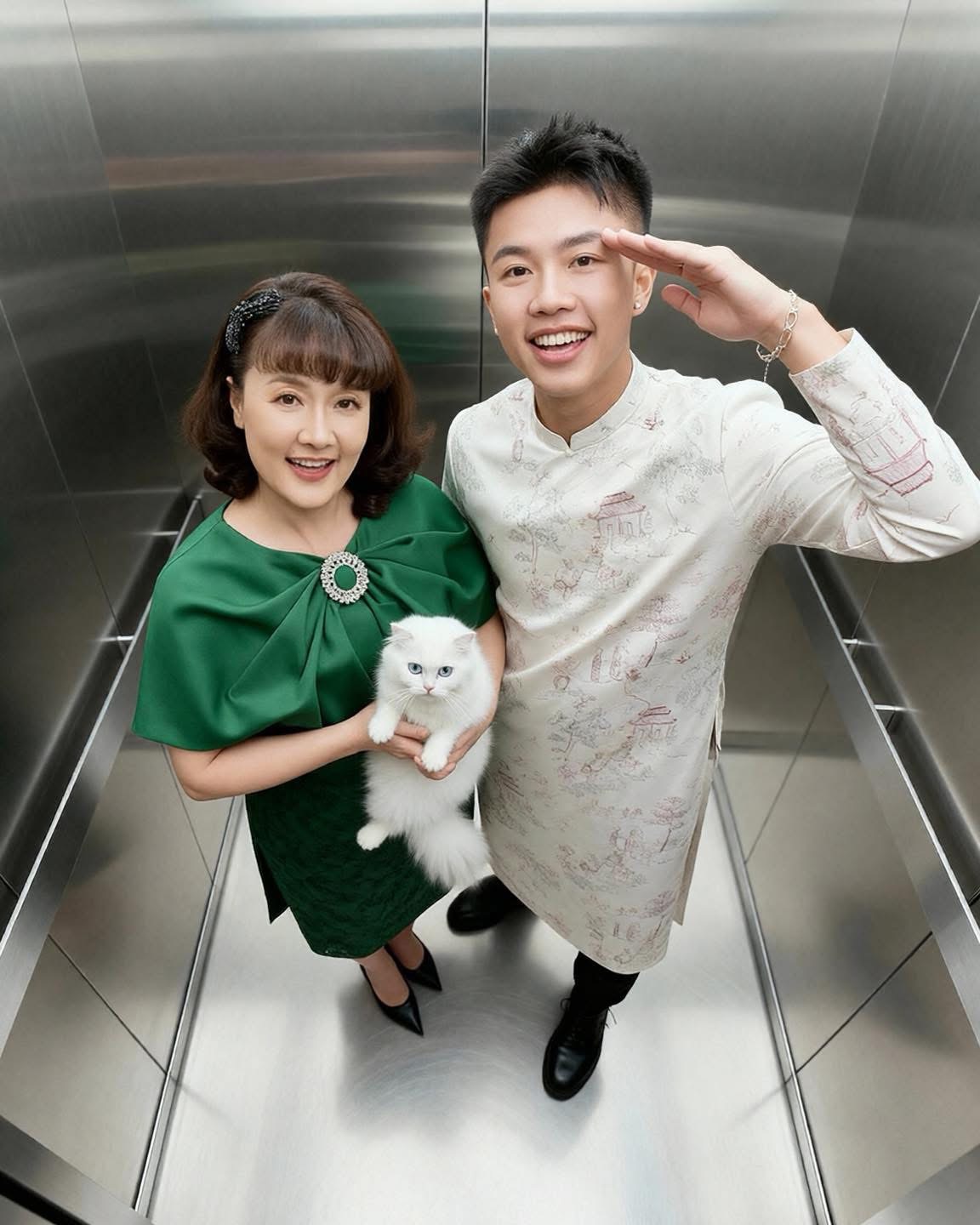 Vân Dung và con trai.