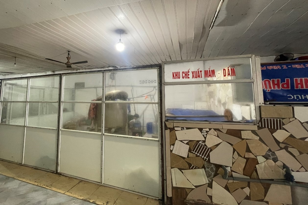 Khu vực chế biến nước chấm Công ty Ngân Hà. Ảnh: CA Phú Thọ