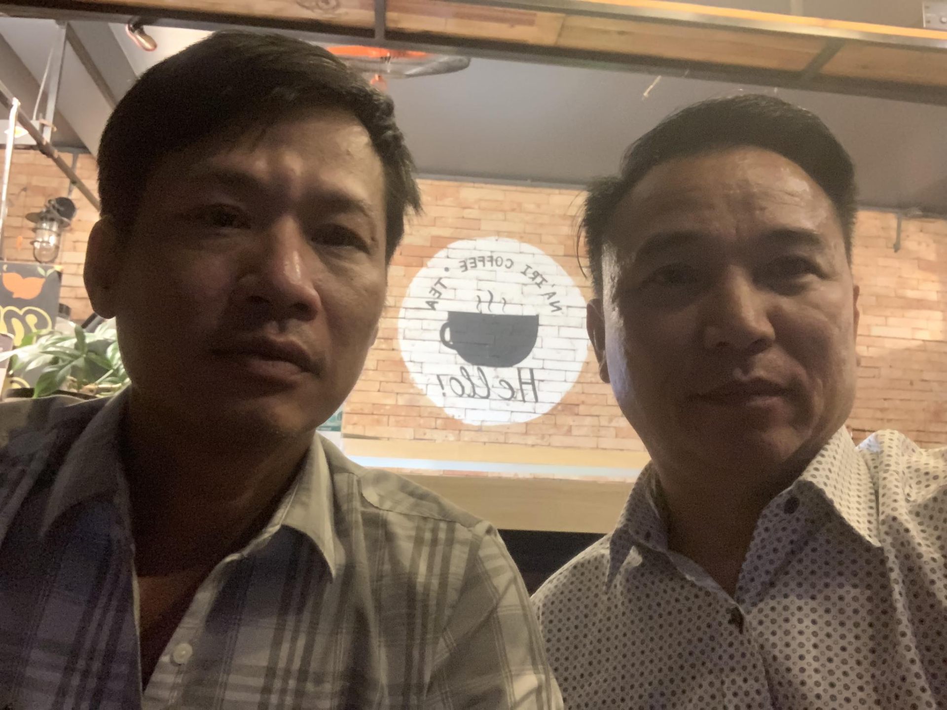 Nhạc sĩ Tô Hiếu (bên phải) và con trai Thương Tín.