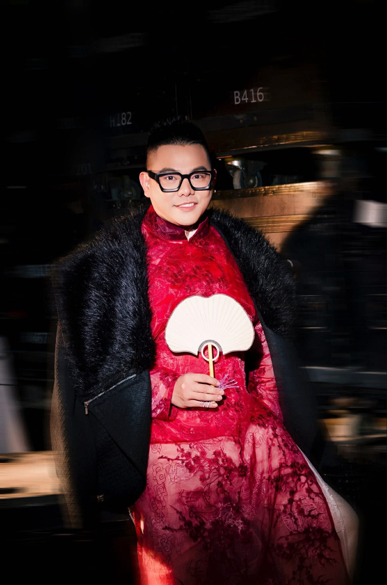  Chuyên gia trang điểm Phúc Nghĩa.