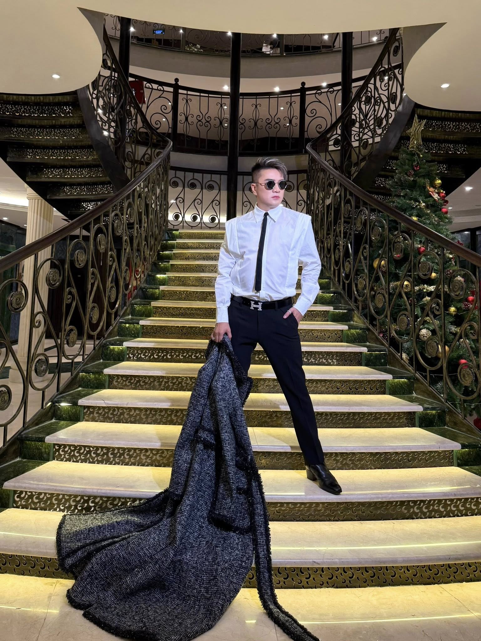 Những ngày đầu năm 2026, Đàm Vĩnh Hưng thu hút sự chú ý khi liên tục chia sẻ về dự án quán cafe của mình. Theo 