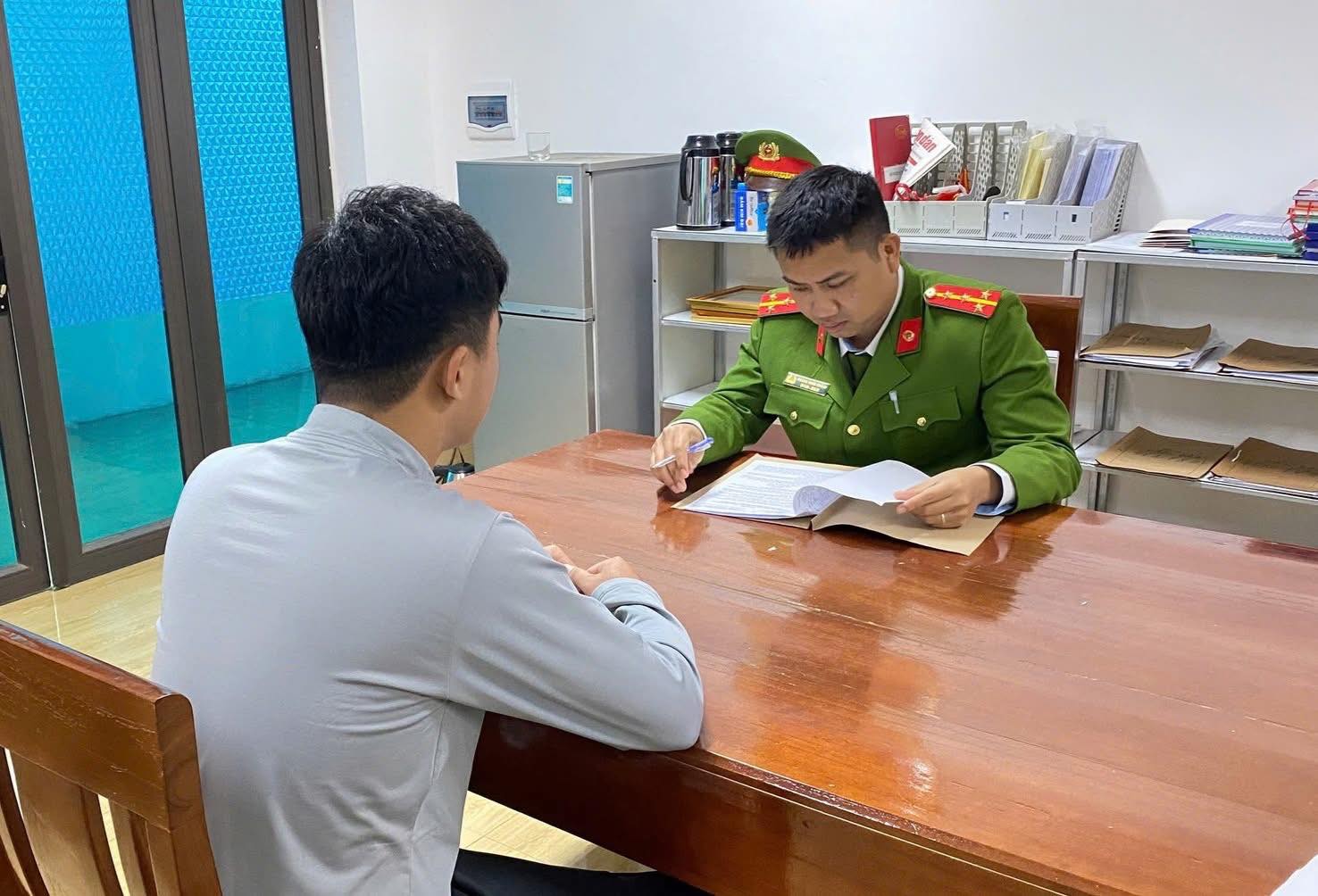 Anh Đ. tại cơ quan công an. (Ảnh: Công an tỉnh Phú Thọ)