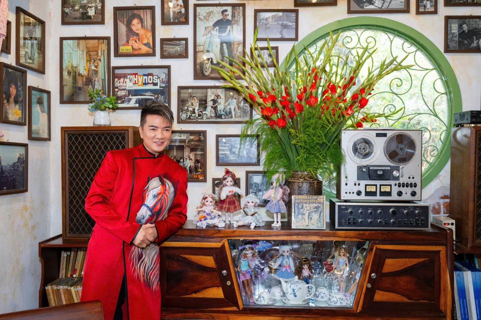 Bên trong quán cà phê của Đàm Vĩnh Hưng.