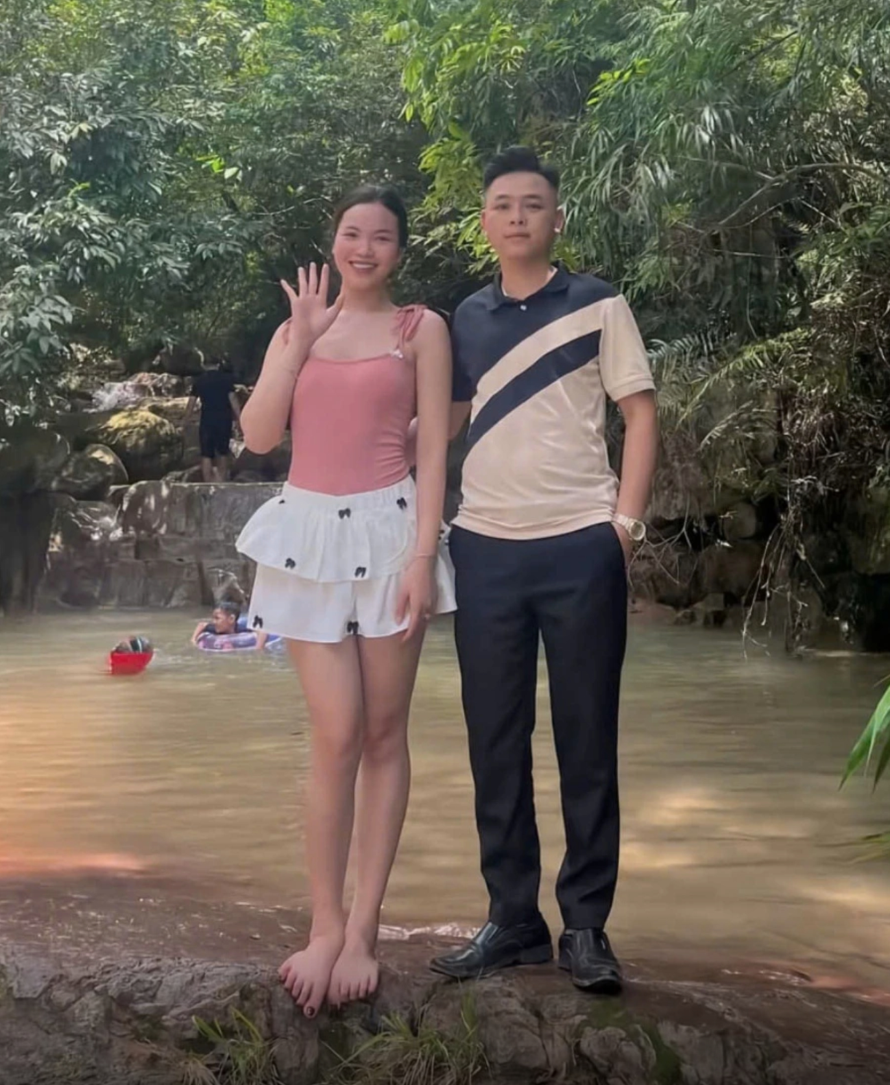 Như Quỳnh và bố ruột. 