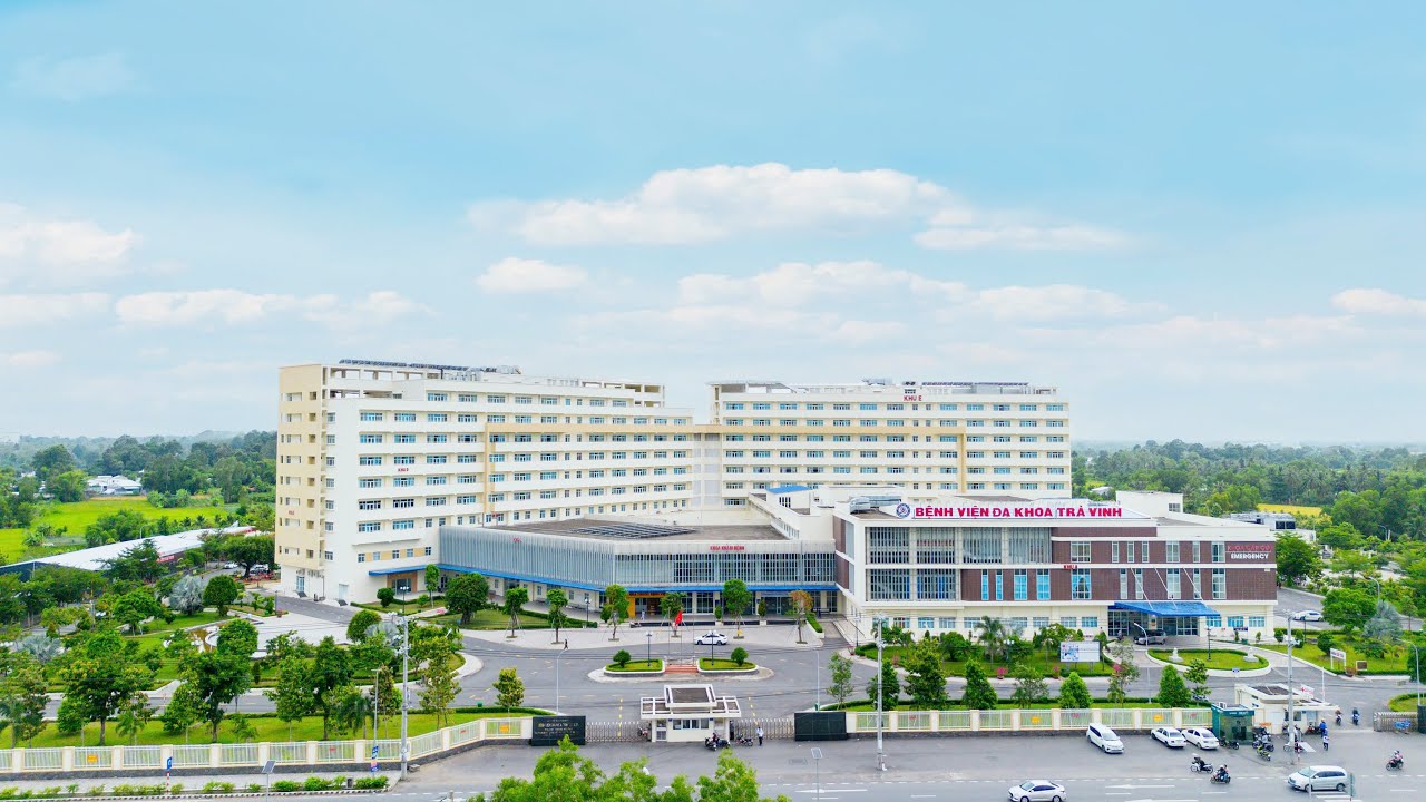 Vụ nổ tại Bệnh viện Đa khoa Trà Vinh nghi xuất phát từ hộp bánh do người lạ mang vào.