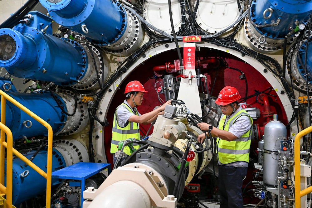 Lần đầu tiên trên thế giới: Trung Quốc để AI 