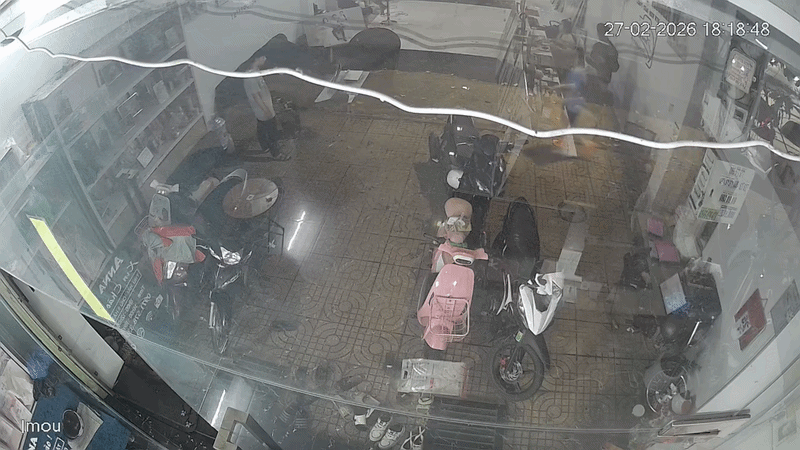 Camera ghi lại sự việc.