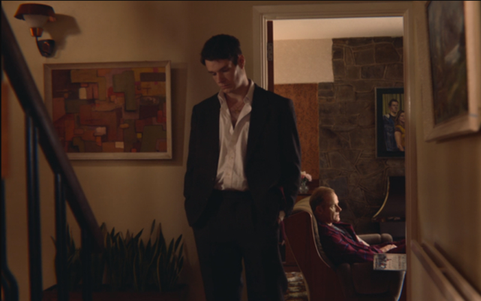 sex-education-2-Phía sau những hành vi nổi loạn của Adam Groff trong bộ phim Sex Education là mối quan hệ căng thẳng với cha mình là hiệu trưởng Michael Groff. (Ảnh: Netflix).jpg