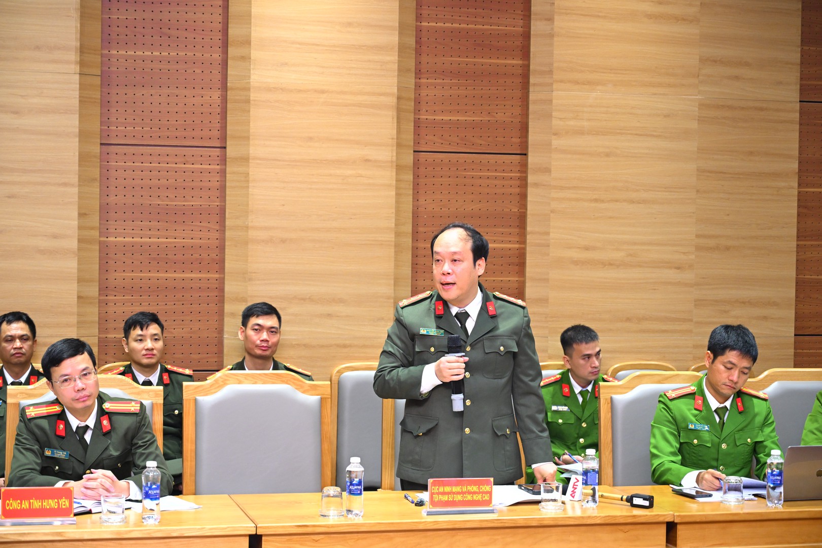 Đại tá Nguyễn Huy Lục, Trưởng phòng 5, Cục An ninh mạng và phòng chống tội phạm sử dụng công nghệ cao thông tin về vụ án tại họp báo - Ảnh: Bộ Công an 