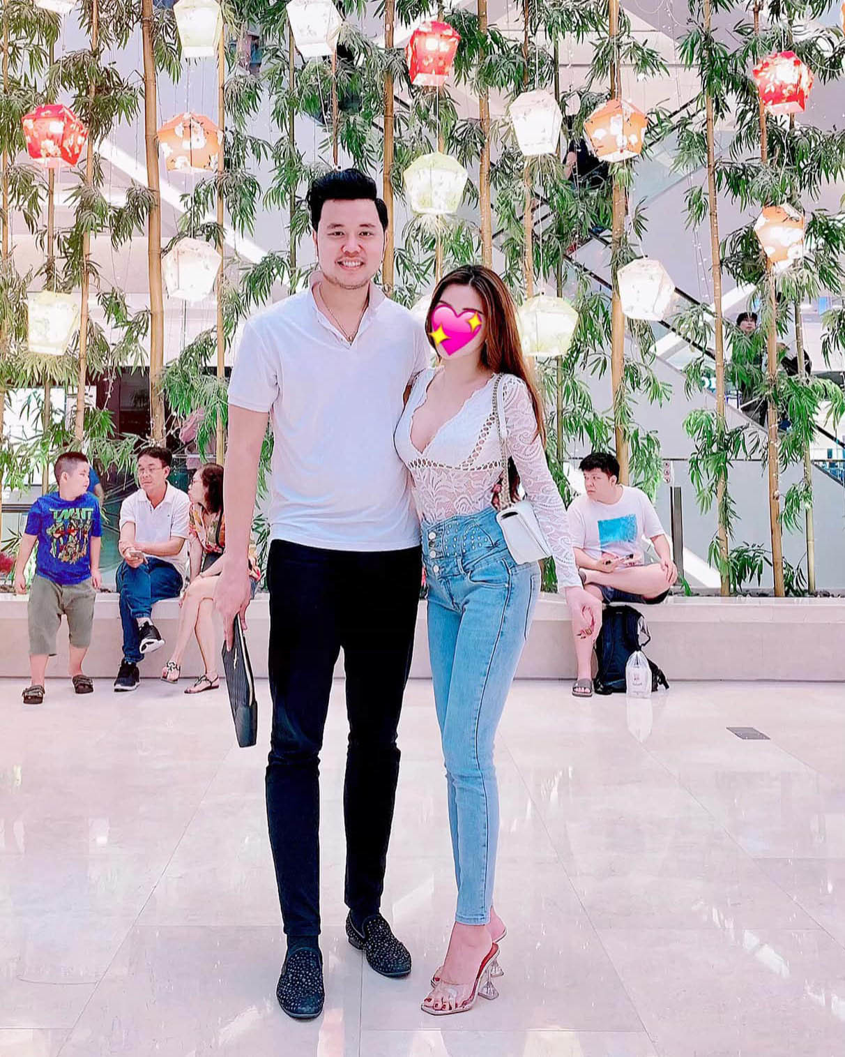 Vũ Hoàng Việt và bạn gái chưa từng lộ mặt.