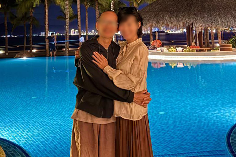 Hình ảnh của ông Thích Nhuận Đạt và người phụ nữ tên Tym đang lan truyền trên mạng xã hội.