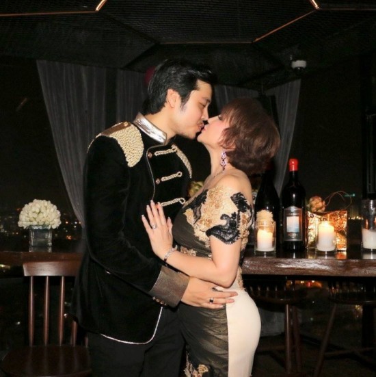 Vũ Hoàng Việt và chuyện tình với bạn gái hơn 32 tuổi gây chú ý một thời.