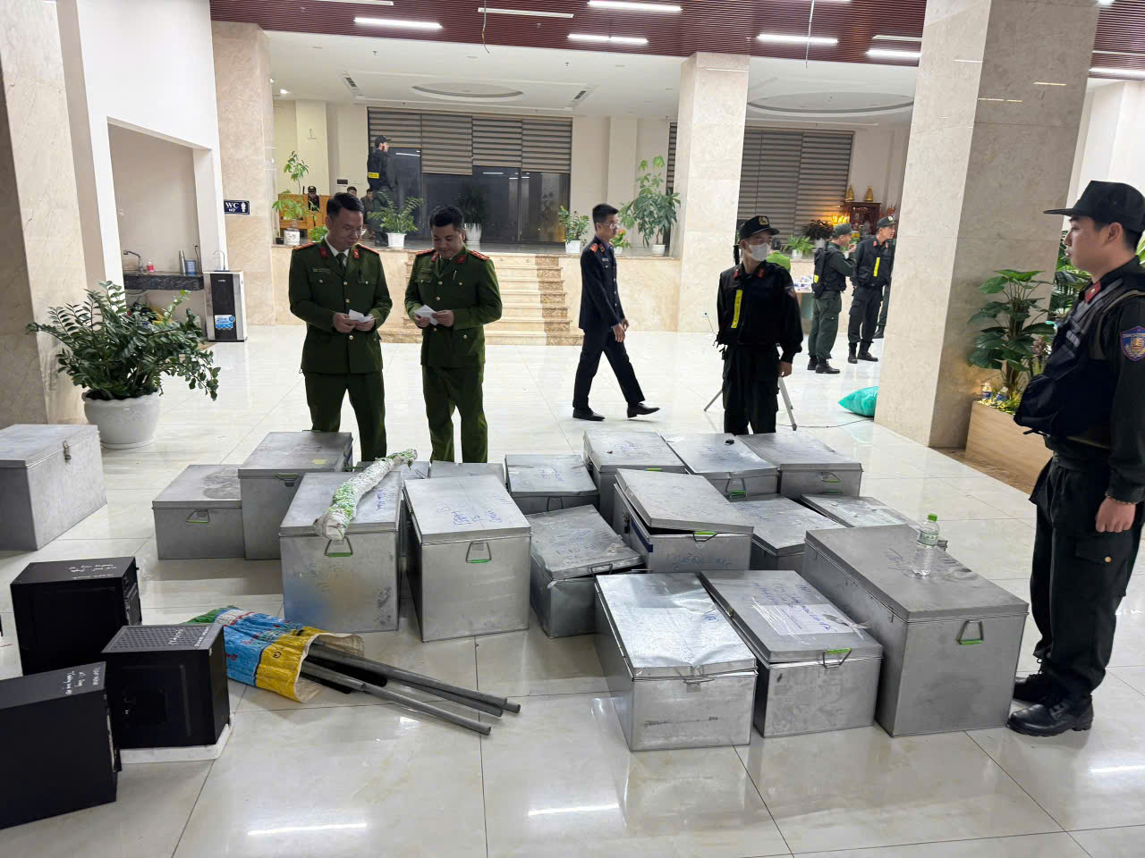 Số tang vật cơ quan công an thu giữ - Ảnh: Công an Quảng Ninh