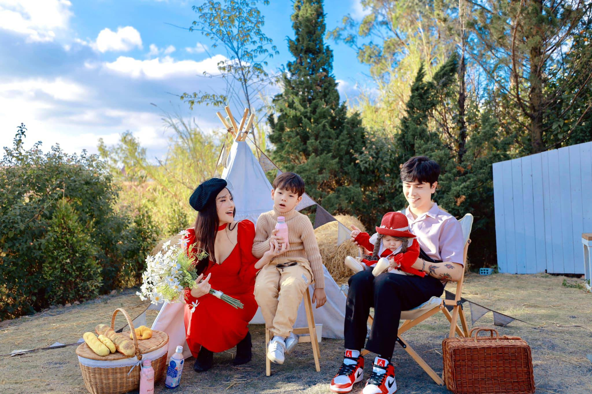 Thiếu gia Đà Lạt si mê mẹ đơn thân hơn 10 tuổi, có 1 con riêng là ca sĩ nổi tiếng