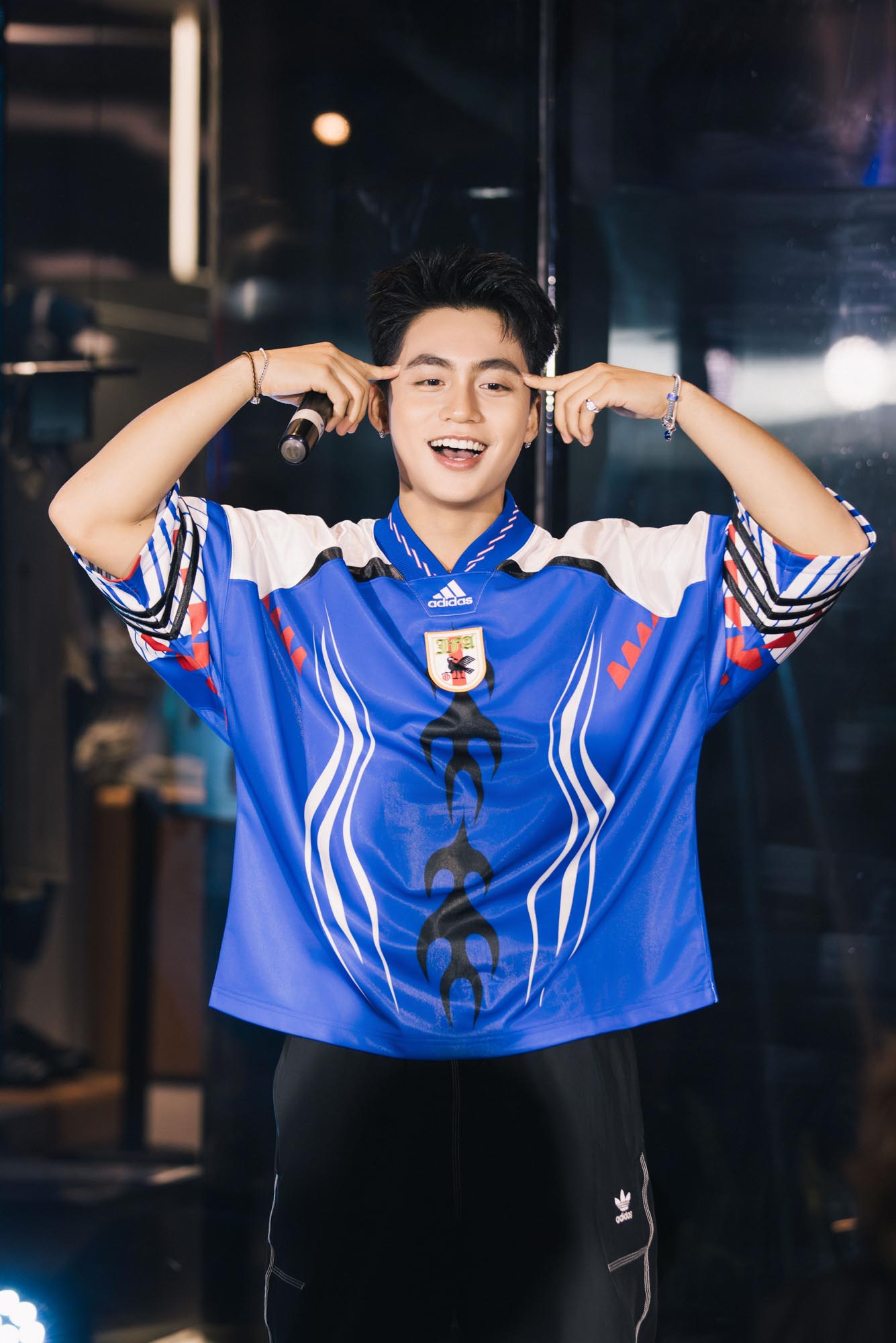 MONO xuất hiện điển trai tại Hà Nội, làm giám khảo dance battle