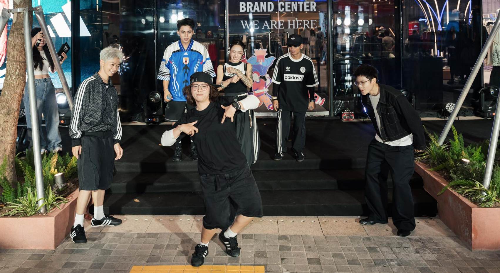 Phần thi dance battle đầy sôi động.