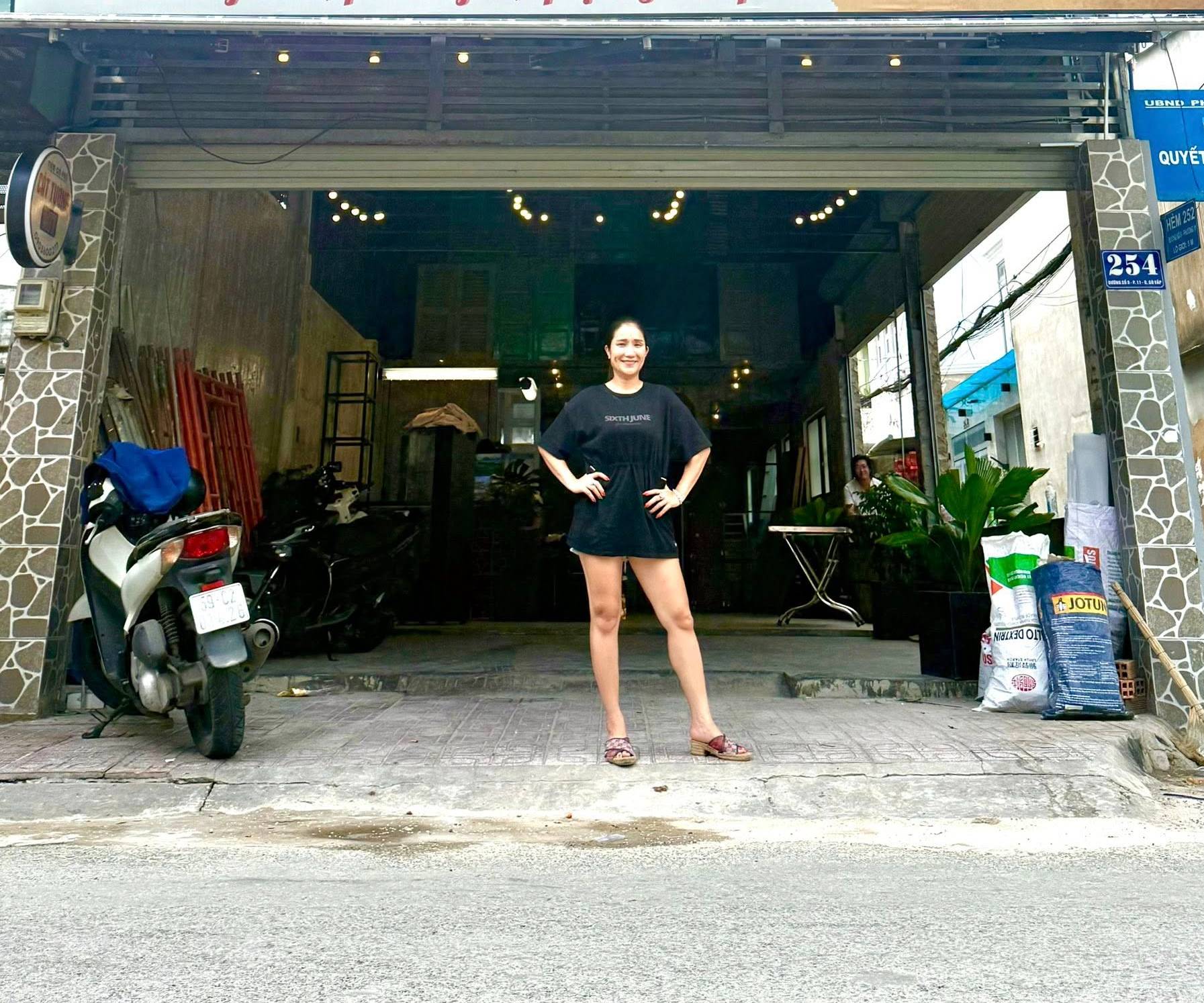 Quán cafe của Cát Tường.