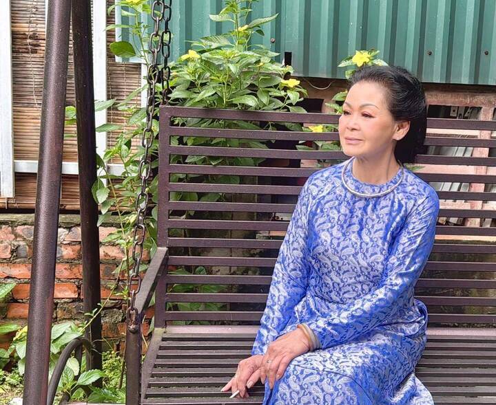 Danh ca Khánh Ly: Tôi về Việt Nam nhiều người nói lắm, bảo “chắc bên kia đói quá nên về kiếm ăn”