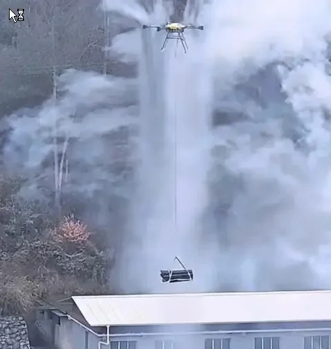 Việc sử dụng drone để vận chuyển hàng hóa tại các tỉnh miền núi phía tây nam Trung Quốc như Quý Châu, Vân Nam và Tứ Xuyên đã xuất hiện trong vài năm gần đây. (Ảnh: Sohu)