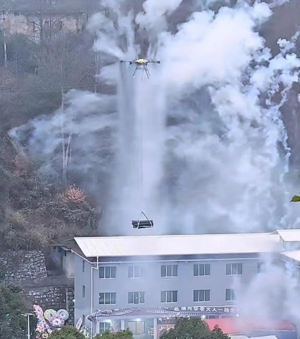 Chiếc quan tài trong vụ việc nặng khoảng 423 kg, bao gồm cả thi hài và phần gỗ. (Ảnh: Sohu)