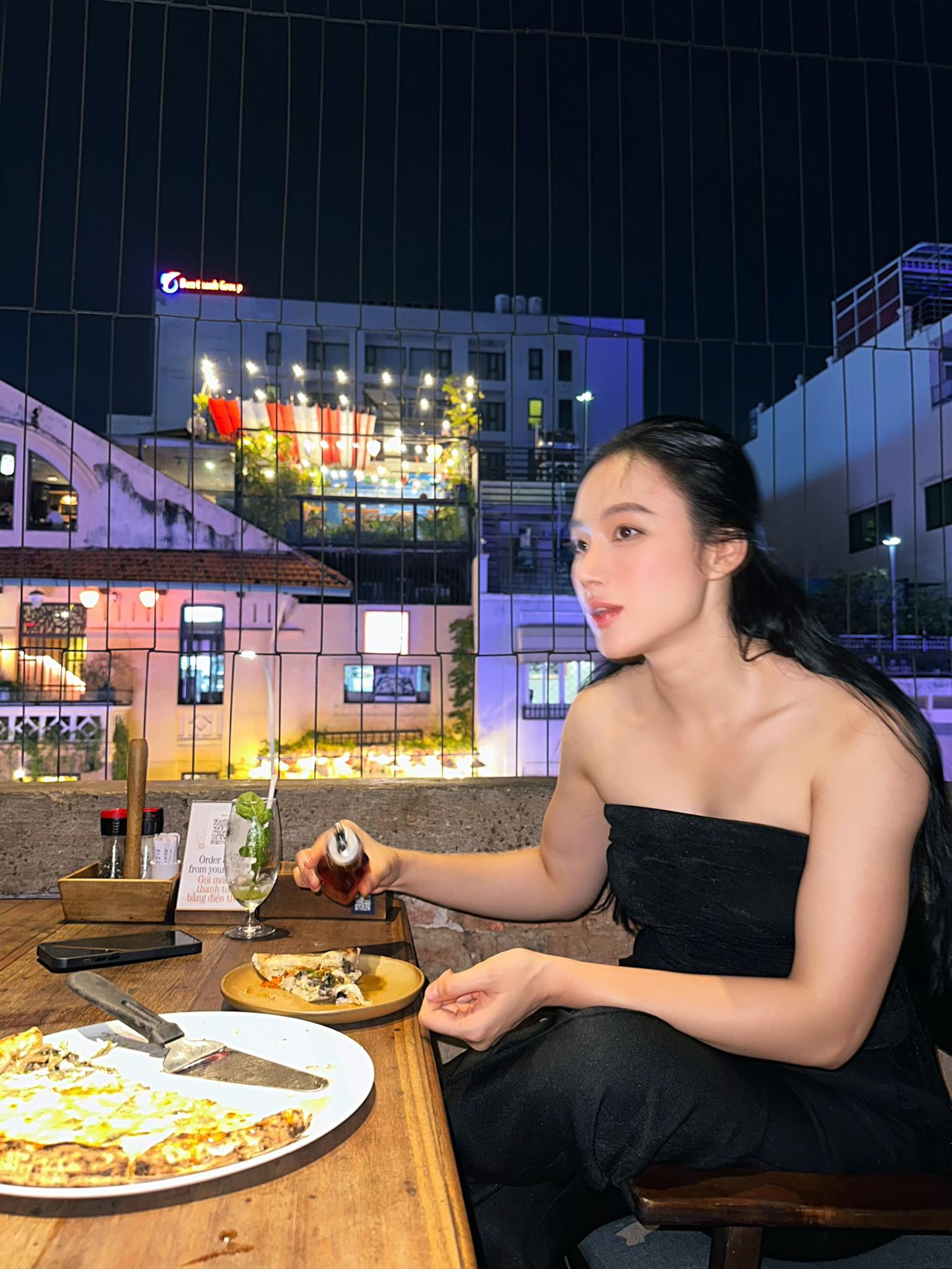 Mỹ nhân đình đám hết thời ở tuổi 31: Từng khiến đại gia si mê, giờ cơ bắp cuồn cuộn, bán hàng kiếm tiền