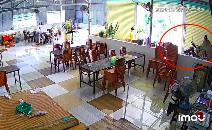 Hình ảnh H. vào nhà dân 