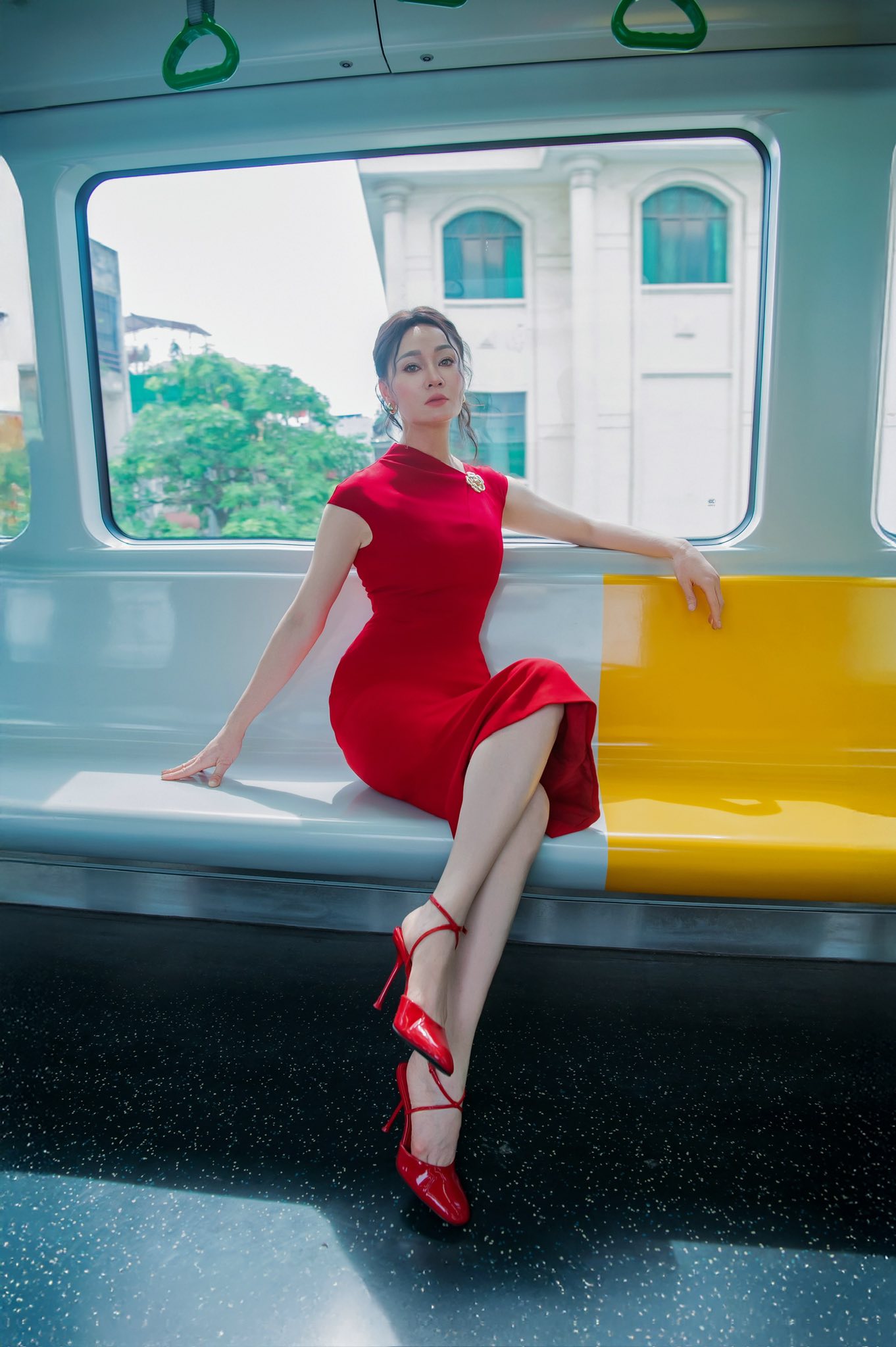 Nhan sắc trẻ đẹp của Quách Thu Phương ở tuổi U50