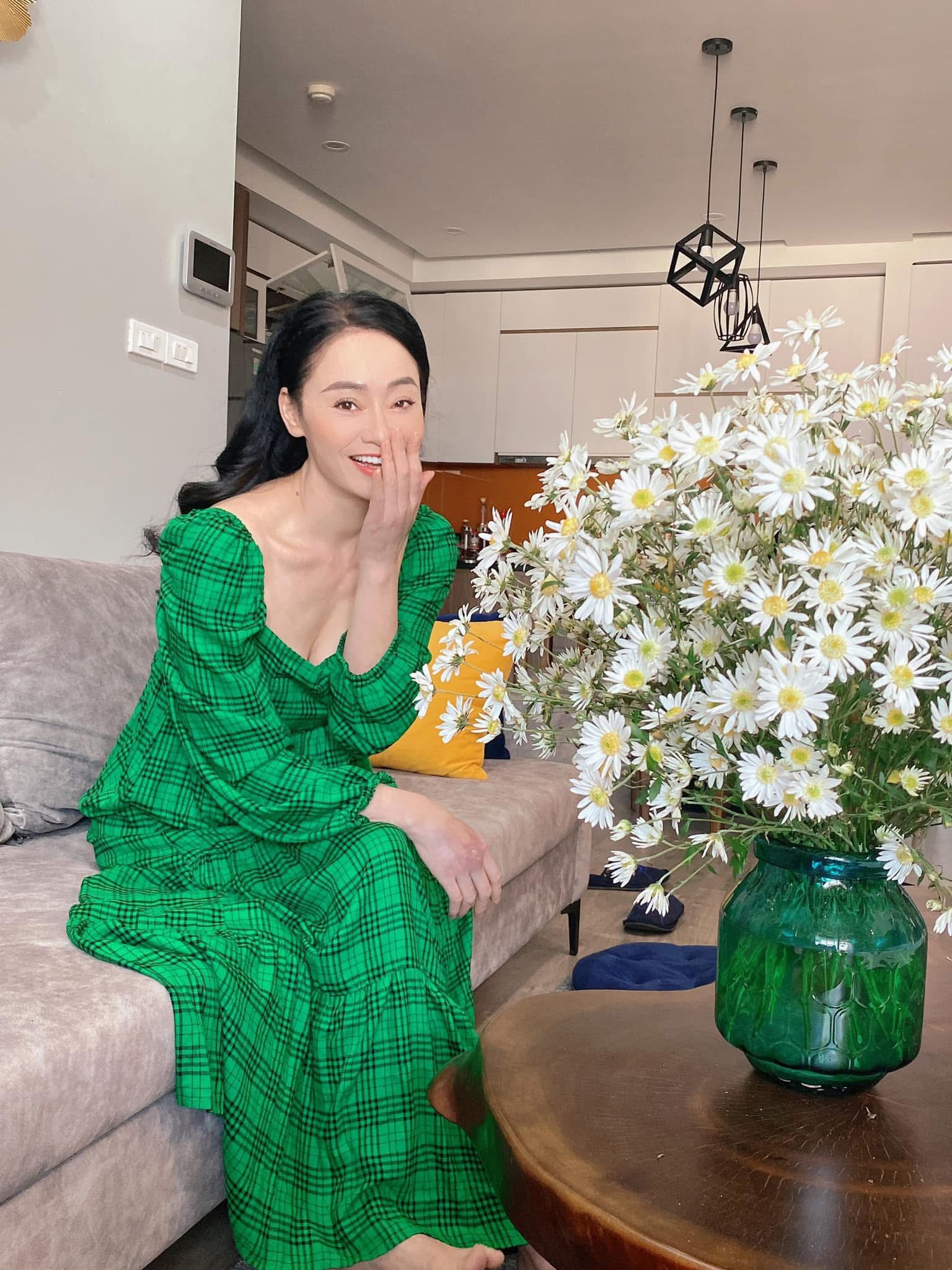 Nữ nghệ sĩ hiện đang sống một mình trong căn hộ 131m² ở đường Tố Hữu