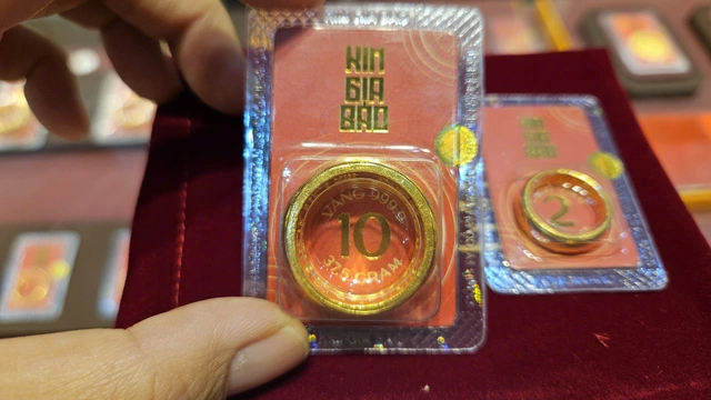   Vàng nhẫn trơn trong nước hiện đang giao dịch với mức giá cao nhất là 179,6 - 182,6 triệu đồng/lượng.   