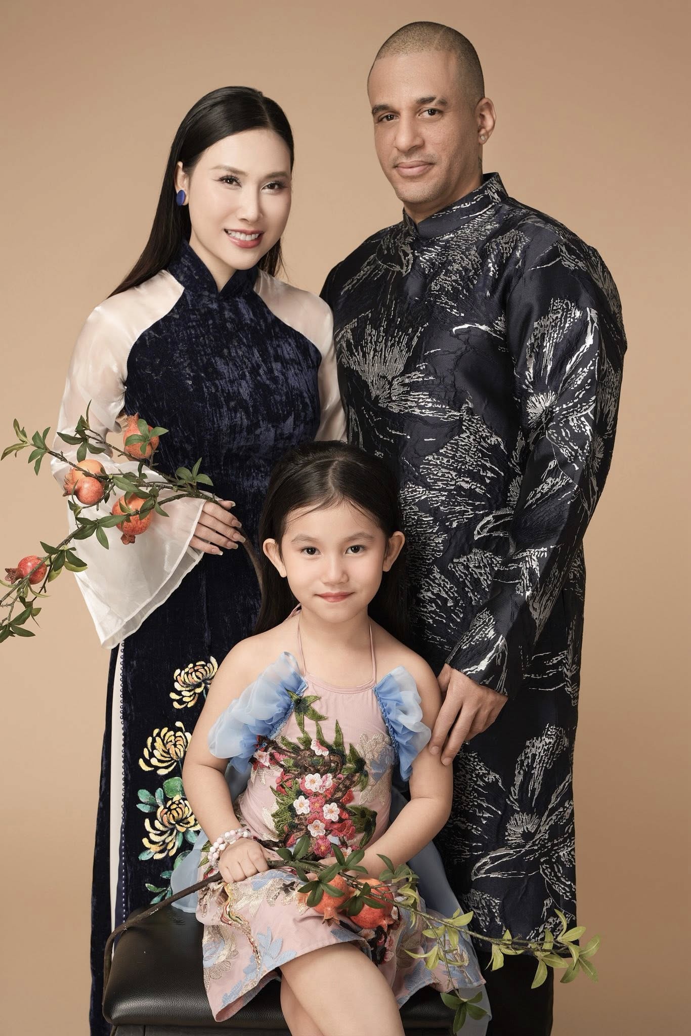 Gia đình nhỏ của cặp đôi vợ Việt - chồng Cuba.