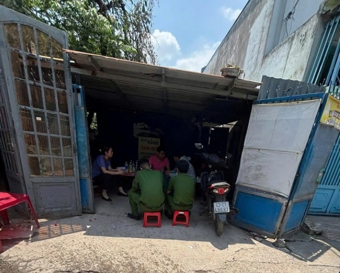 Nghi vấn chồng tự đốt, vợ đang ngủ thì phát hiện hành vi bất thường ở cầu thang