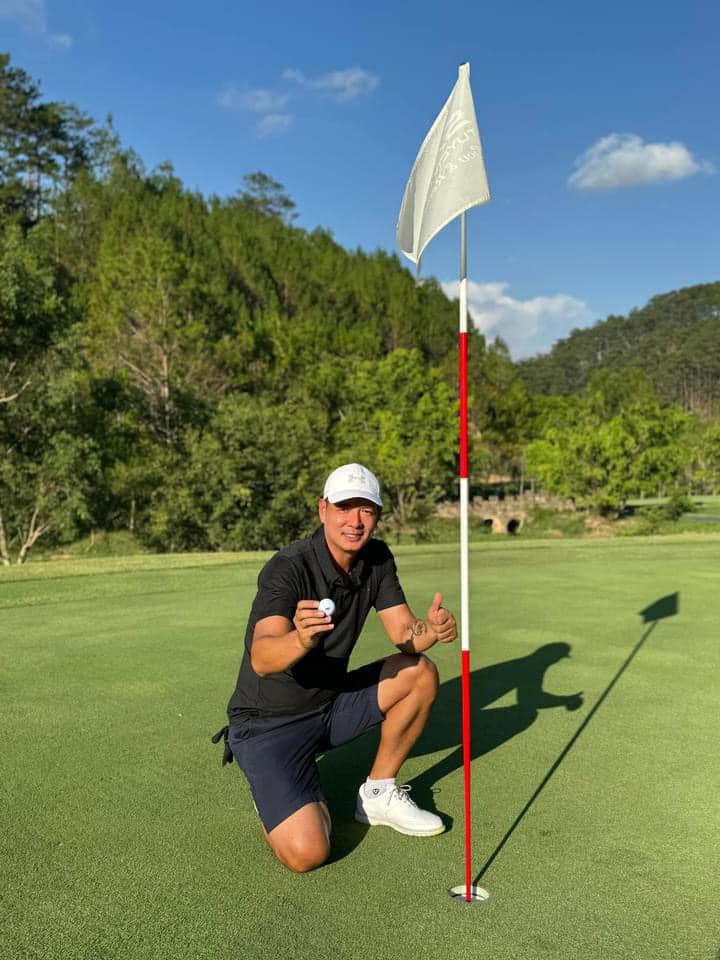 và đặc biệt đam mê chơi goft