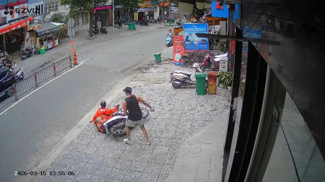 Camera ghi lại cảnh Huy hành hung chị T.