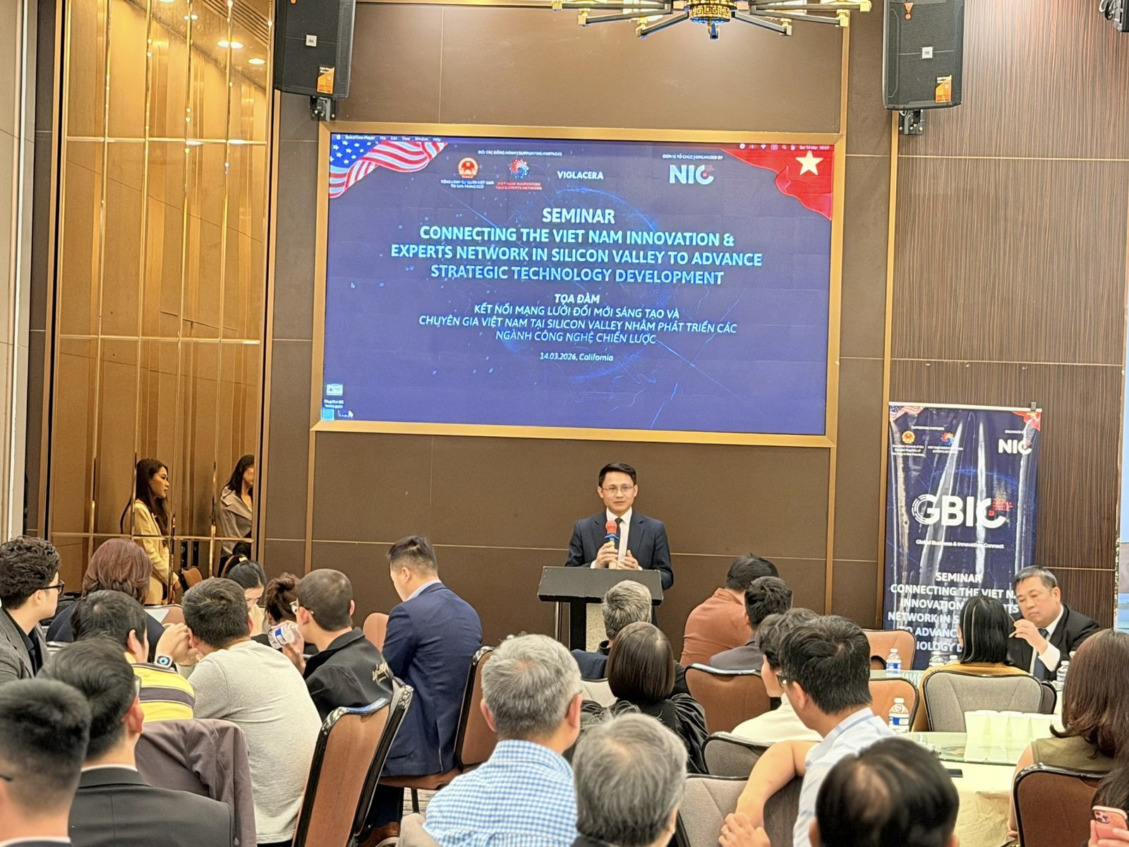 Tọa đàm thu hút hơn 90 chuyên gia, nhà khoa học, doanh nhân và kỹ sư người Việt.