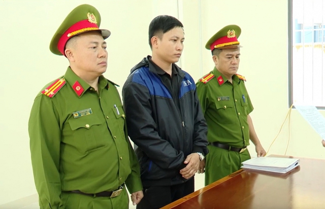 Hồ Minh Lập tại thời điểm công bố quyết định khởi tố bị can (Ảnh: Công an nhân dân).