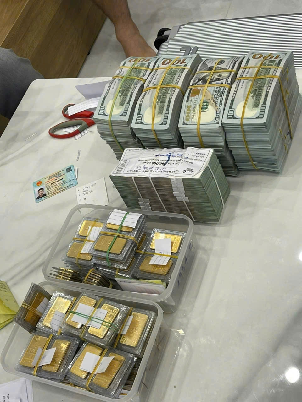 Tang vật vụ án - Ảnh: Công an Hà Nội