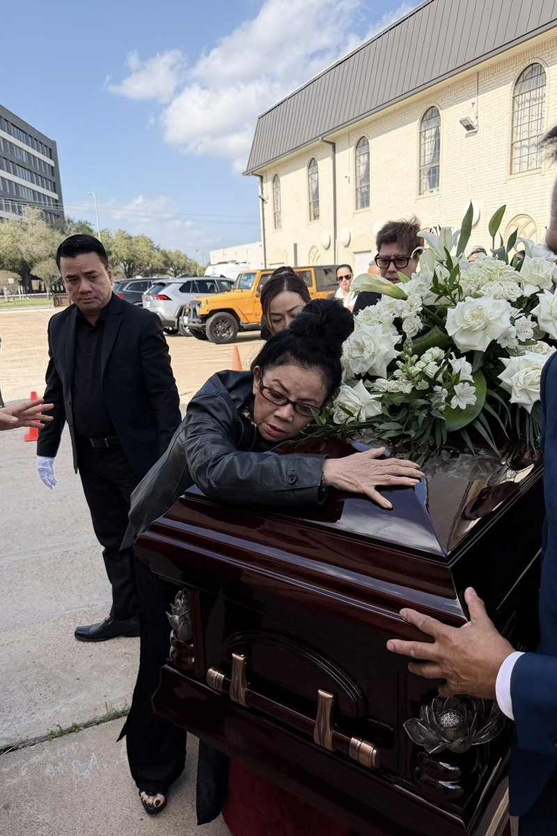   Mẹ Kasim gần như ngã quỵ vì quá đau đớn trước sự ra đi của con trai  