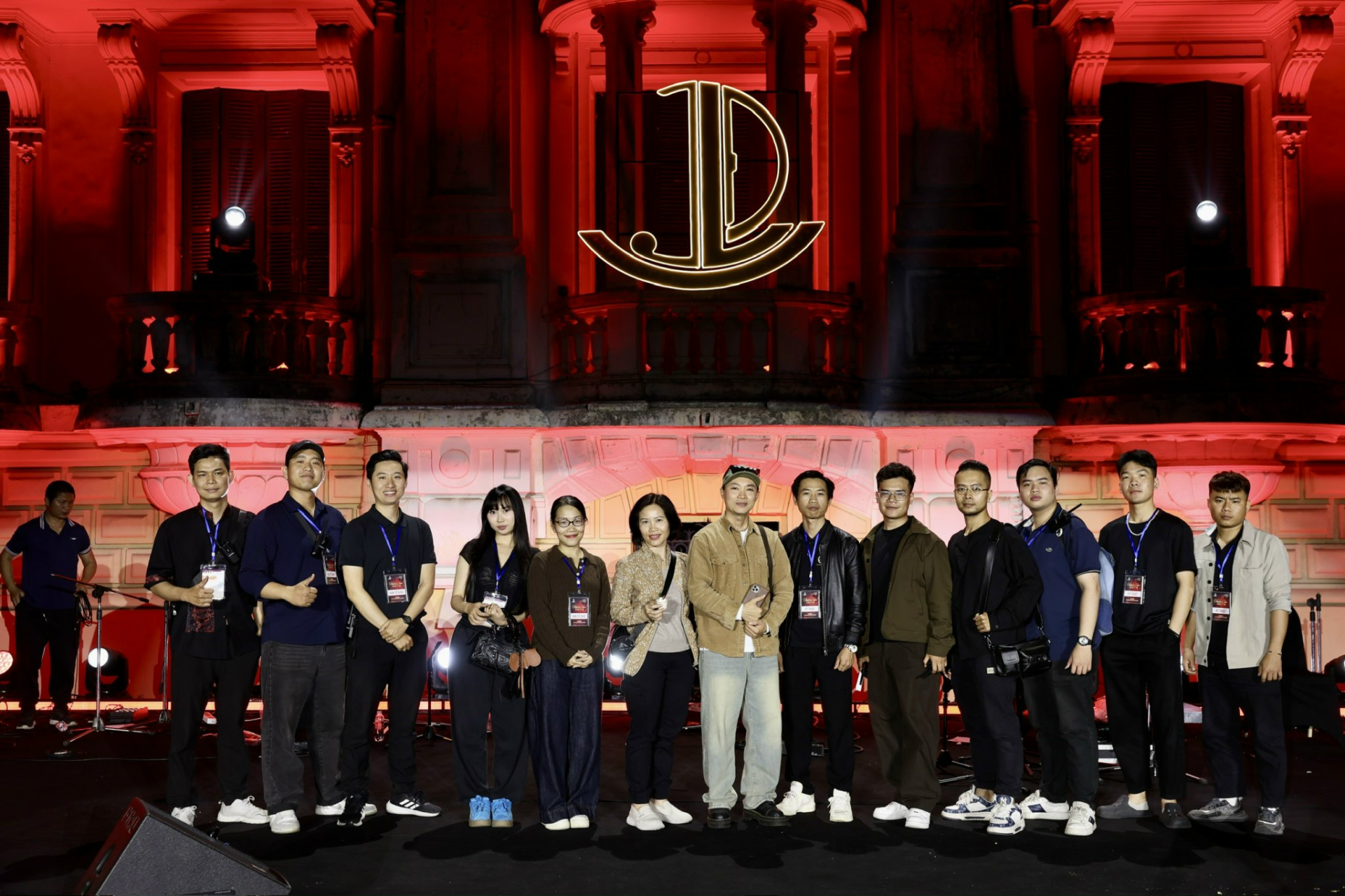 Ekip thực hiện đêm nhạc.