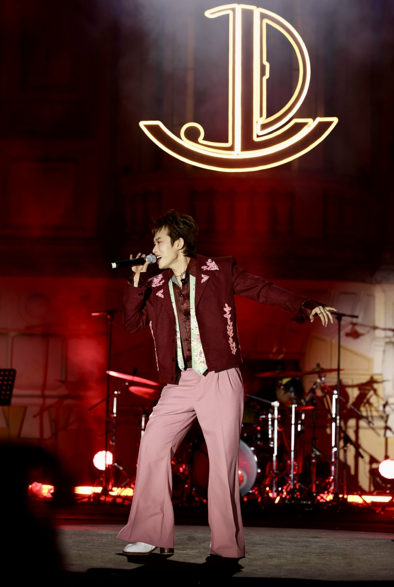 Kay Trần thăng hoa trong đêm nhạc riêng.